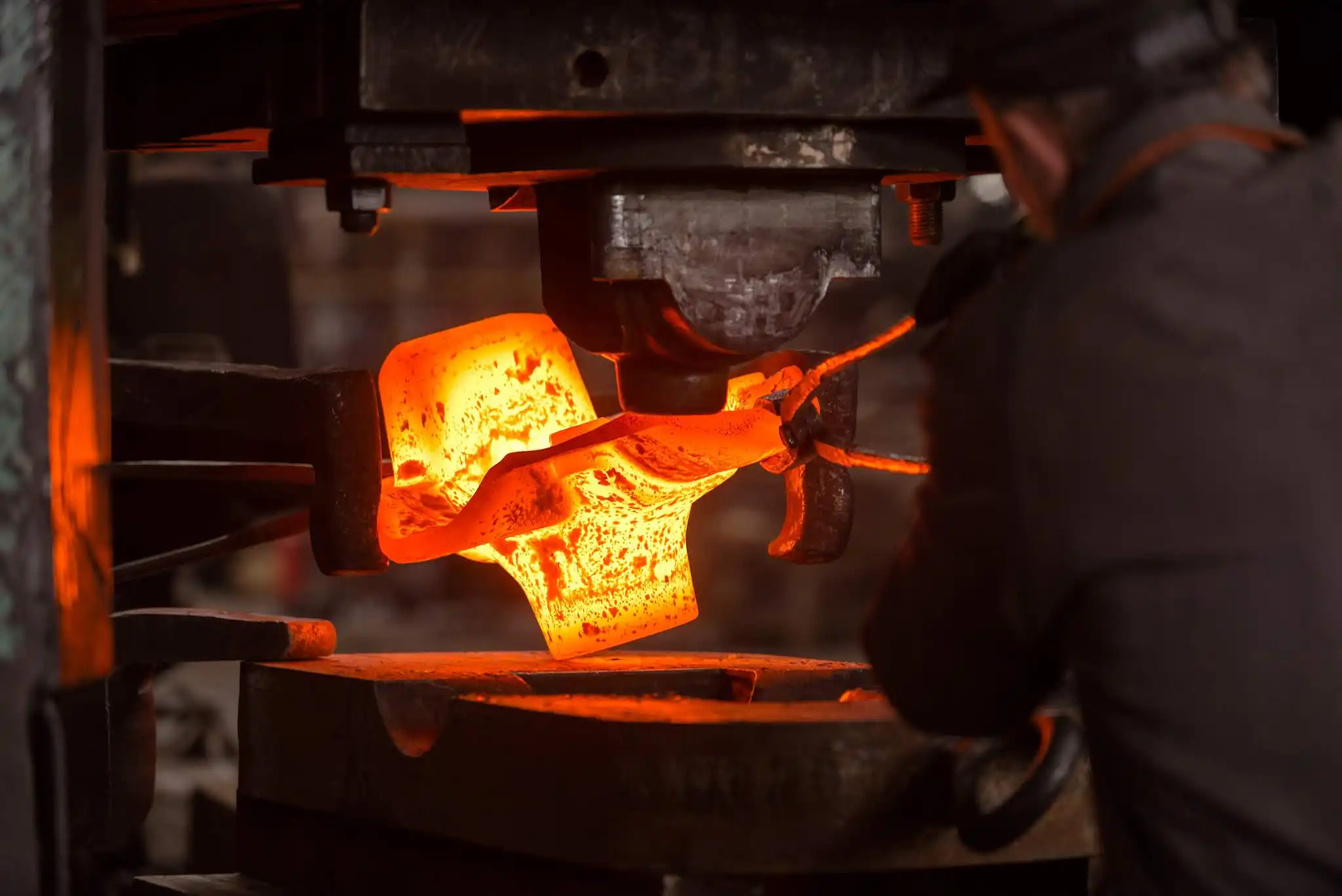 Advantages of Closed Die Forging for Complex Metal Shapes